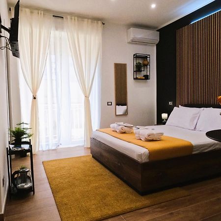 Blackwoody Contemporary Rooms - Napoli Centro Storico Esterno foto