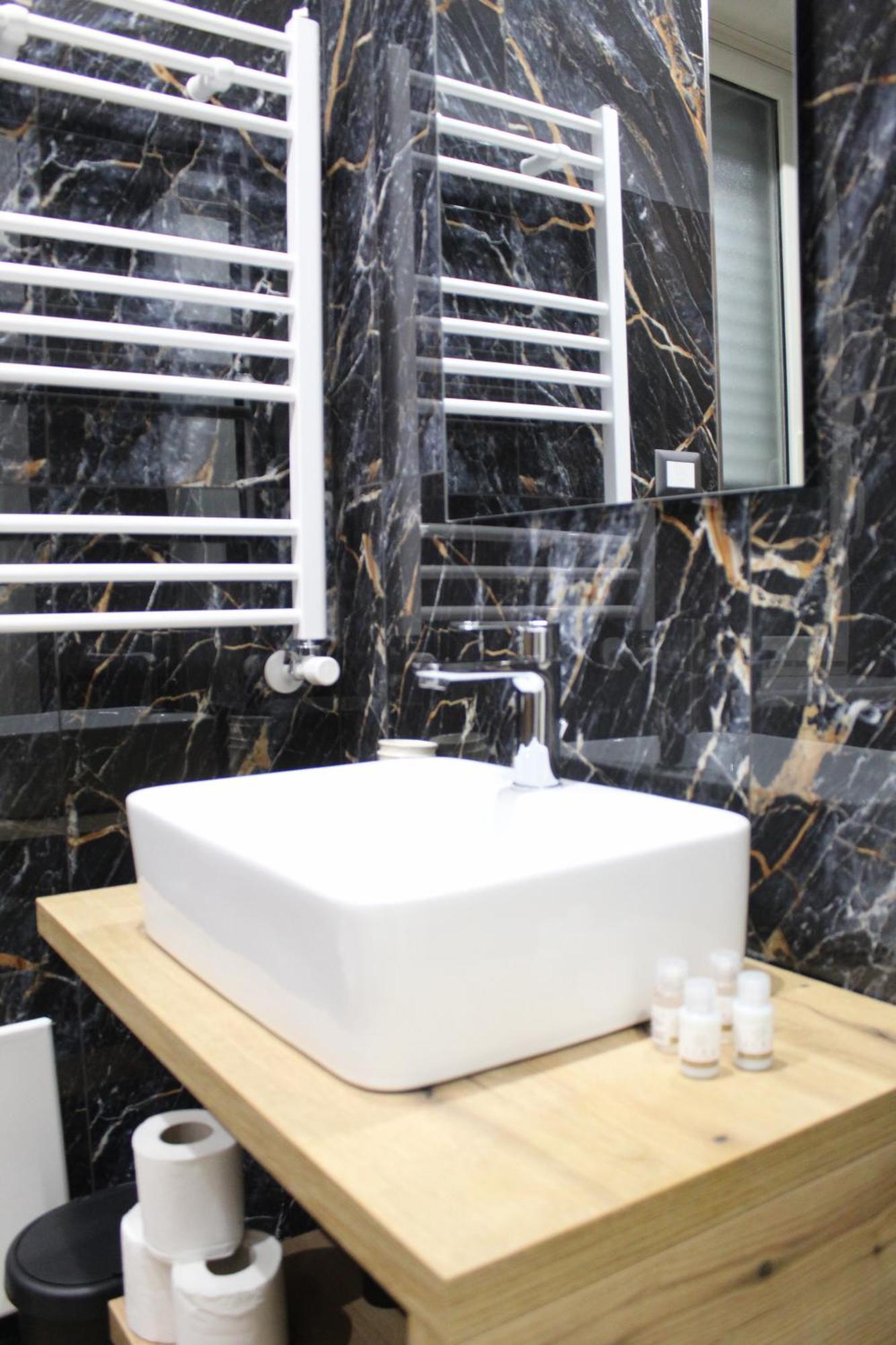 Blackwoody Contemporary Rooms - Napoli Centro Storico Esterno foto