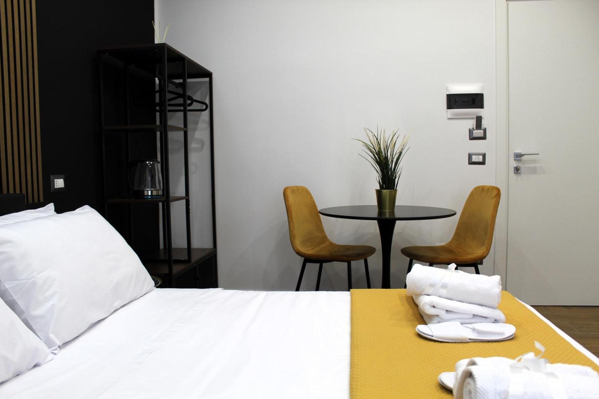 Blackwoody Contemporary Rooms - Napoli Centro Storico Esterno foto